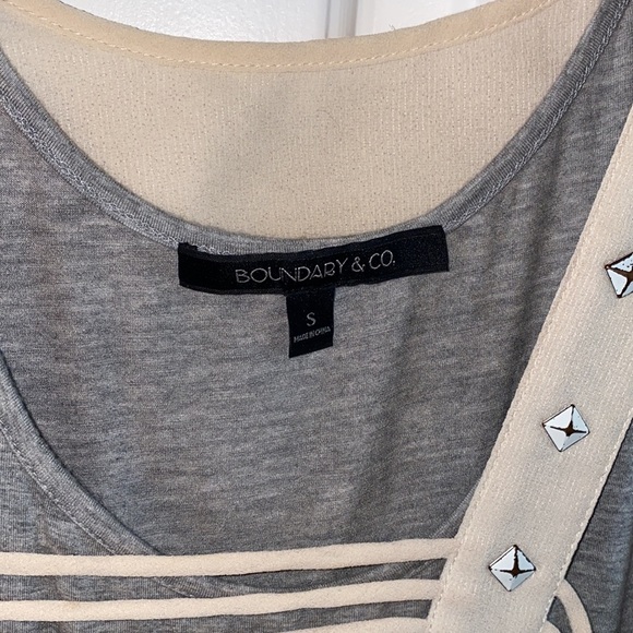 Pretty top size small - Picture 4 of 7